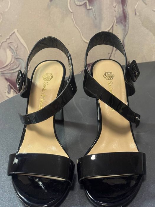 Босоножки фирменные