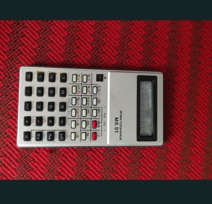 Școala rechizite, calculator și rigla de măsurat