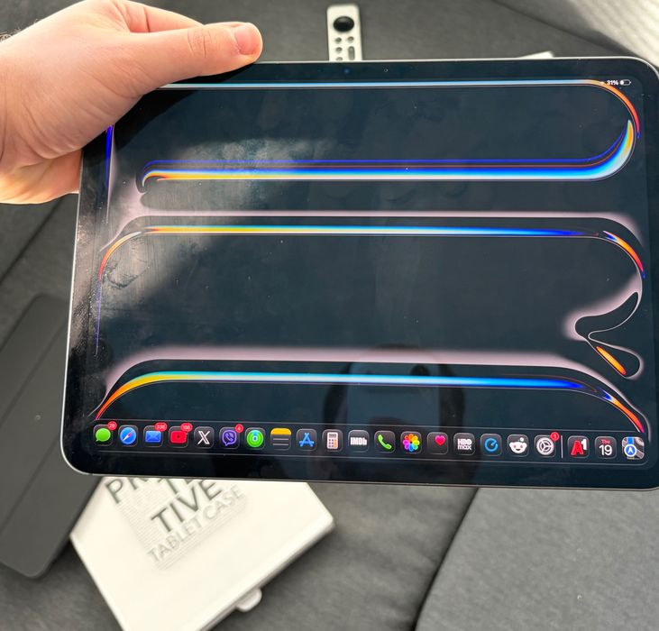 iPad Pro m4 11” 256gb + Магнитен Калъф ESR гаранционен до 3 юни