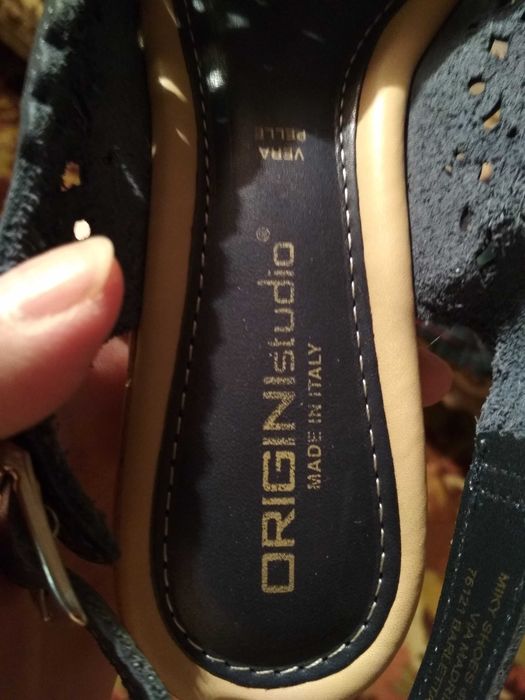 Босоножки новые продаю