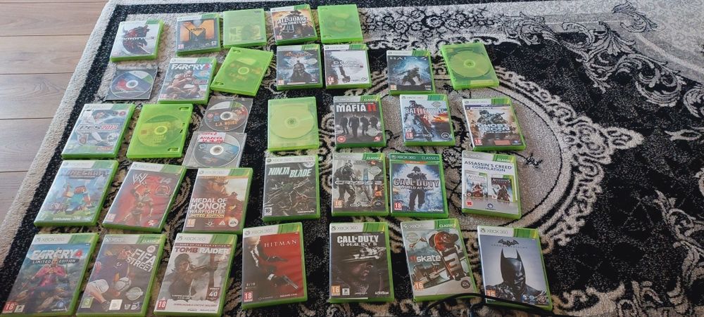 Vând xbox360 cu 2 controlere și 34 de jocuri