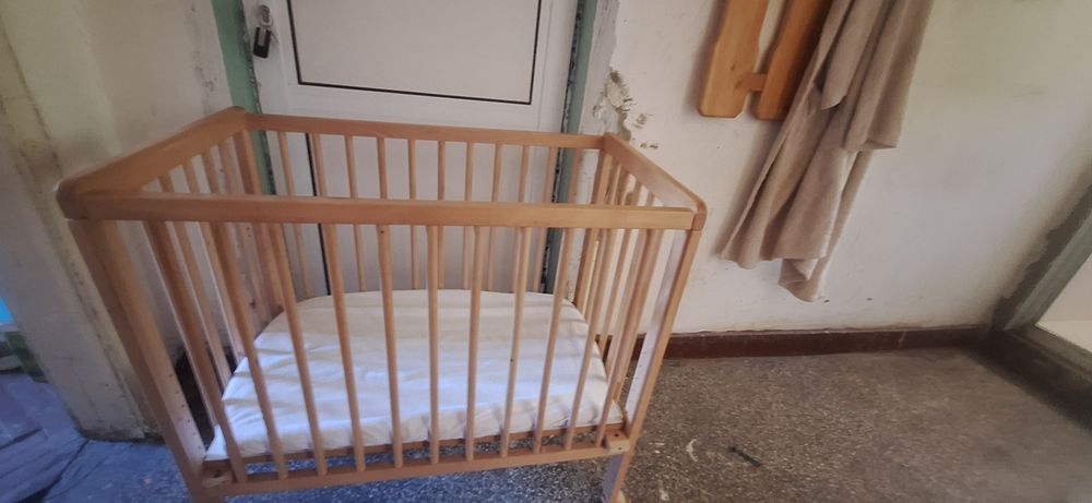 Продавам кошара  с матрак