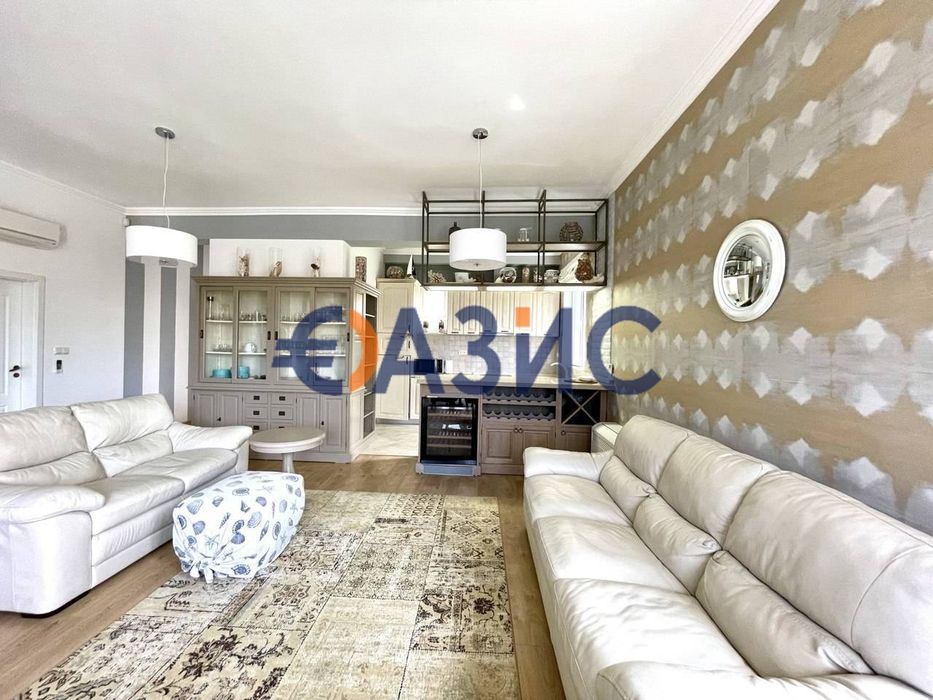 Луксозна триетажна къща край морето в комплекс "Олимпия", Созопол,