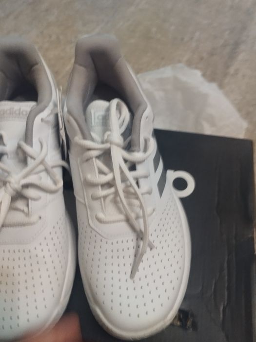 Дамски маратонки Адидас нови 70лв