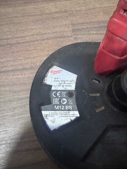 fierastrau banda Milwaukee m12