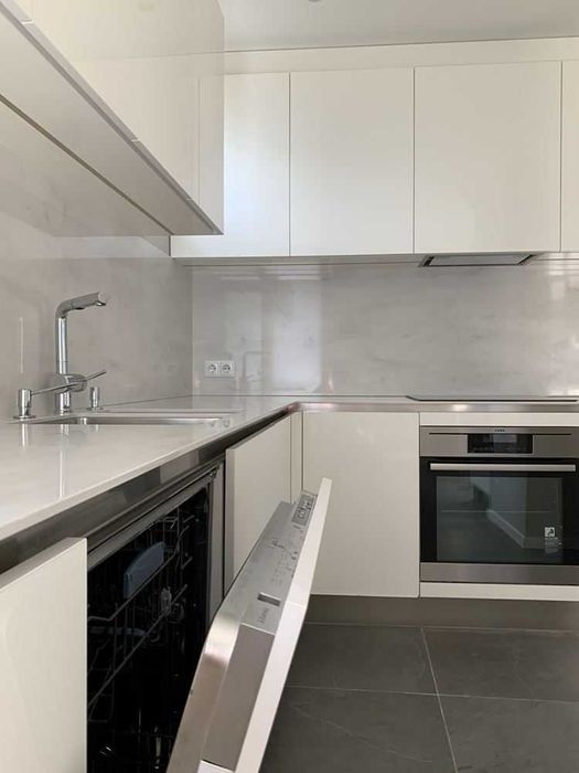 Дава се под наем Четиристаен апартамент в Варна, Център - 175 кв.м за 698.19 € - Снимка #5