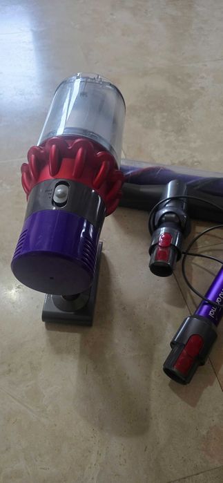 Aspirator Dyson v10