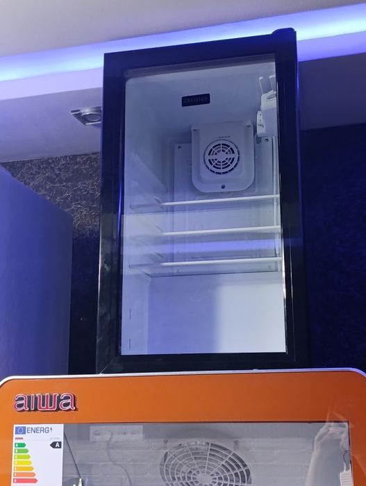 Черный красавец от AIWA: Компактный воздушный холодильник (65 л)