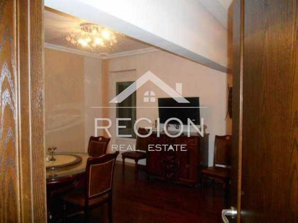 Дава се под наем Тристаен апартамент в Варна, Гръцка махала - 100 кв.м за 816 € - Снимка #2