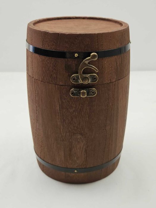 Pahar bere aniversar 450 ml, sticla fara plumb, in cutie cadou tip butoi, editie 1965, maro