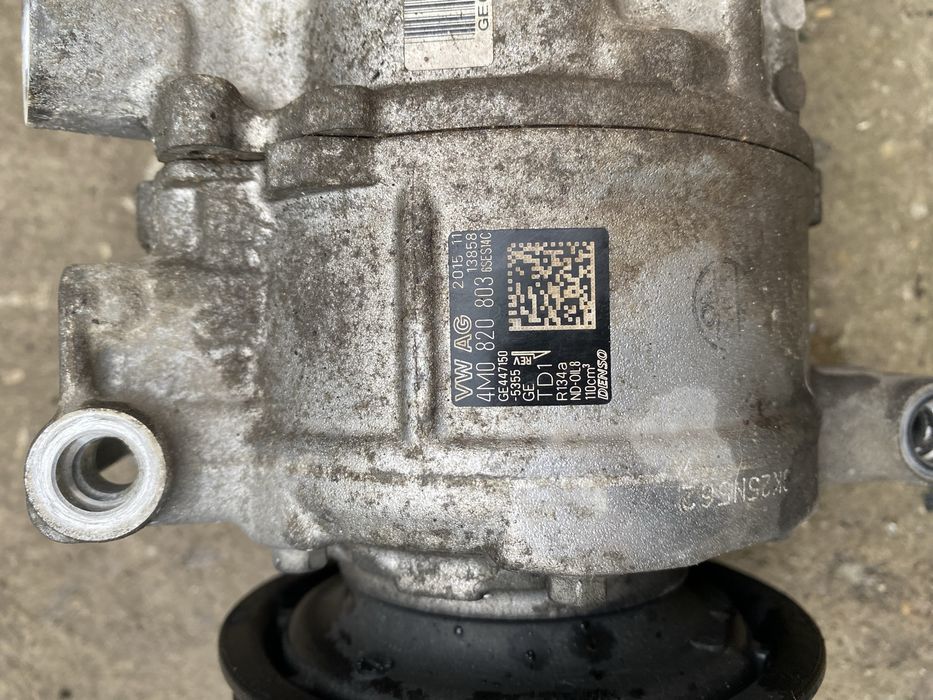 Compresor clima aer conditionat Audi Volkswagen 4M0820803