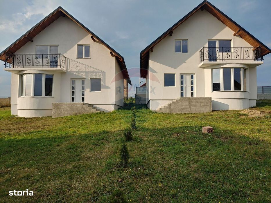 Casă / Vilă individuală cu 560 mp teren, de vânzare în Scheia, Suceava