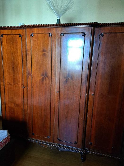 Vand mobila veche+canapea si fotolii