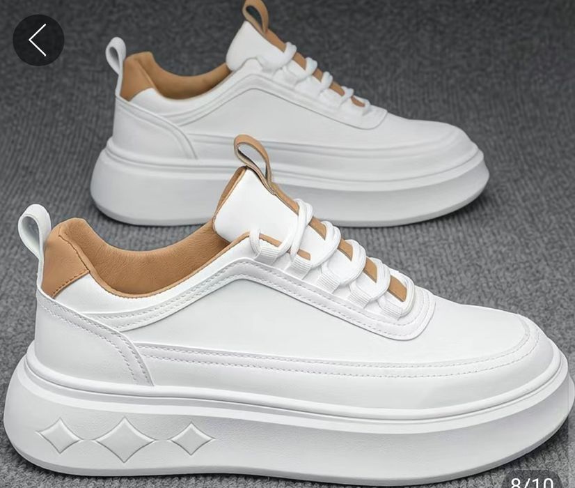 Женские кроссовки