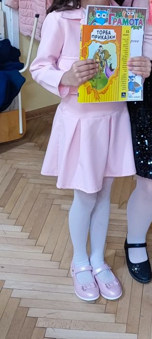 Детско костюмче в розово