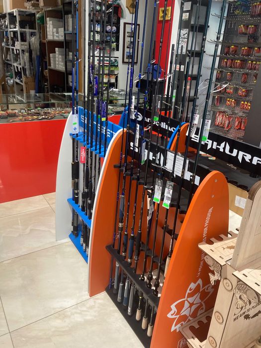 Търговско оборудване,стойки за въдици,стъклени рафтове