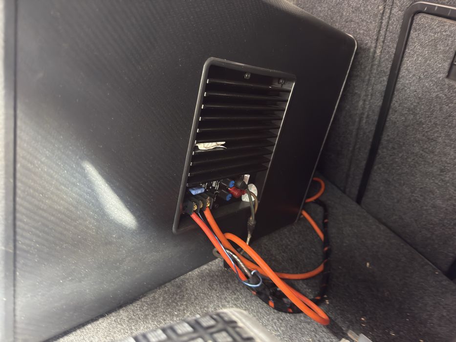 Продам сабуфер состояние нового