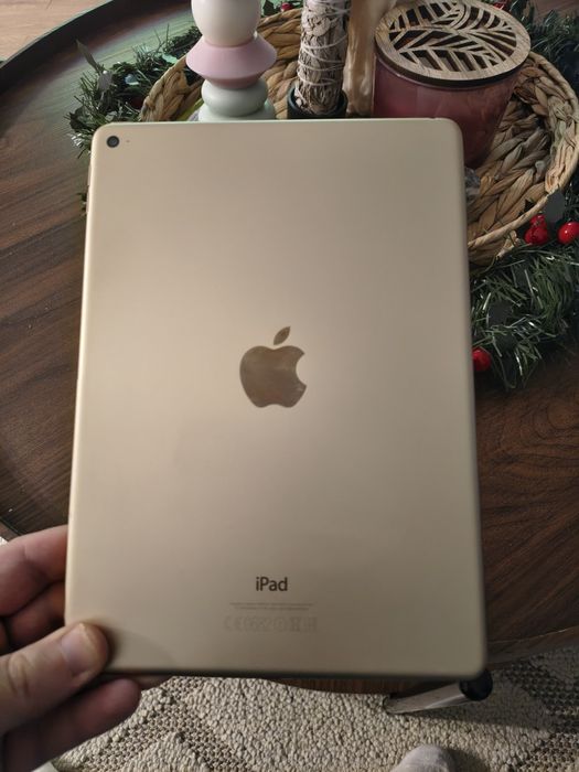 Продавам iPad Air 2Gen 64GB Gold
