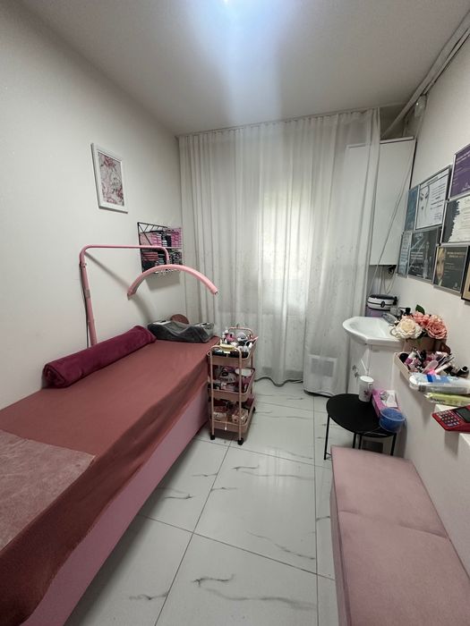 Închiriez cameră în salon de înfrumusețare- iasi
