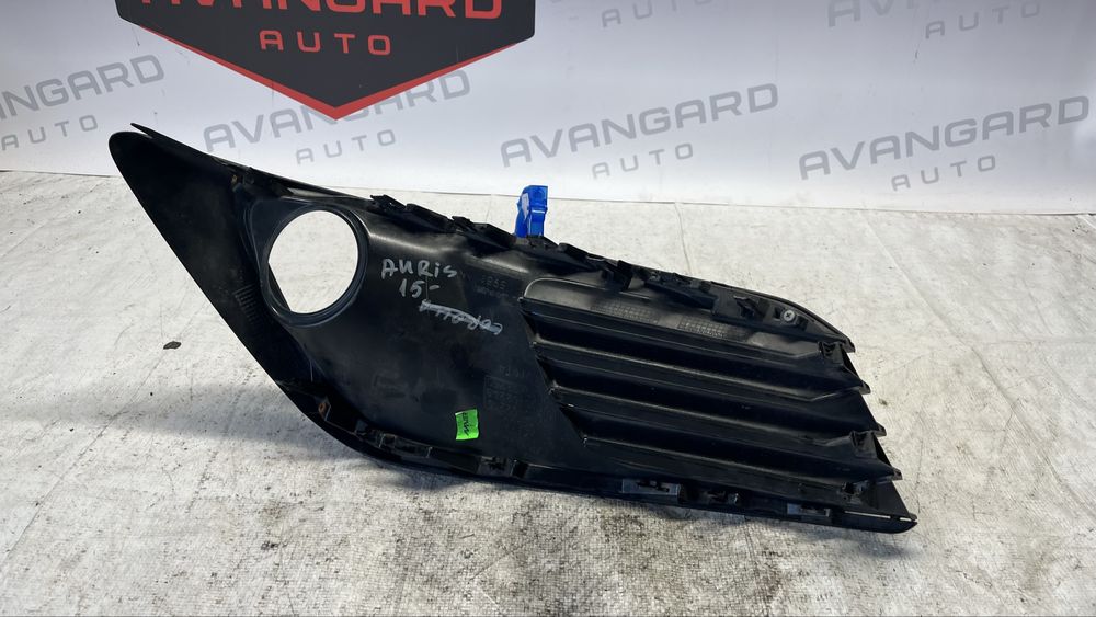 Toyota Auris 2 дясна и лява решетка за халоген