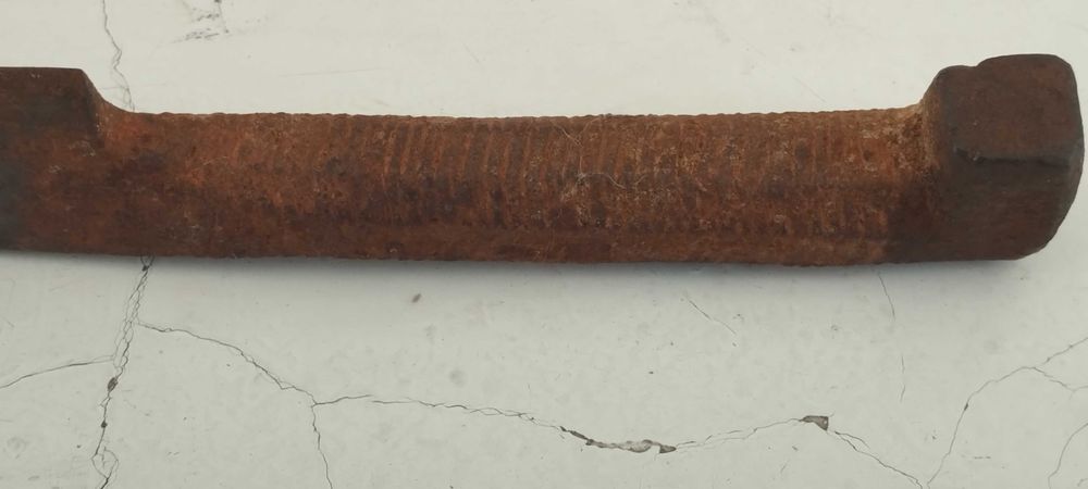 Стар железен нож