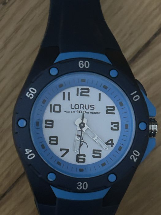 Vand ceas Lorus unisex pentru copii,stare imepcabila.