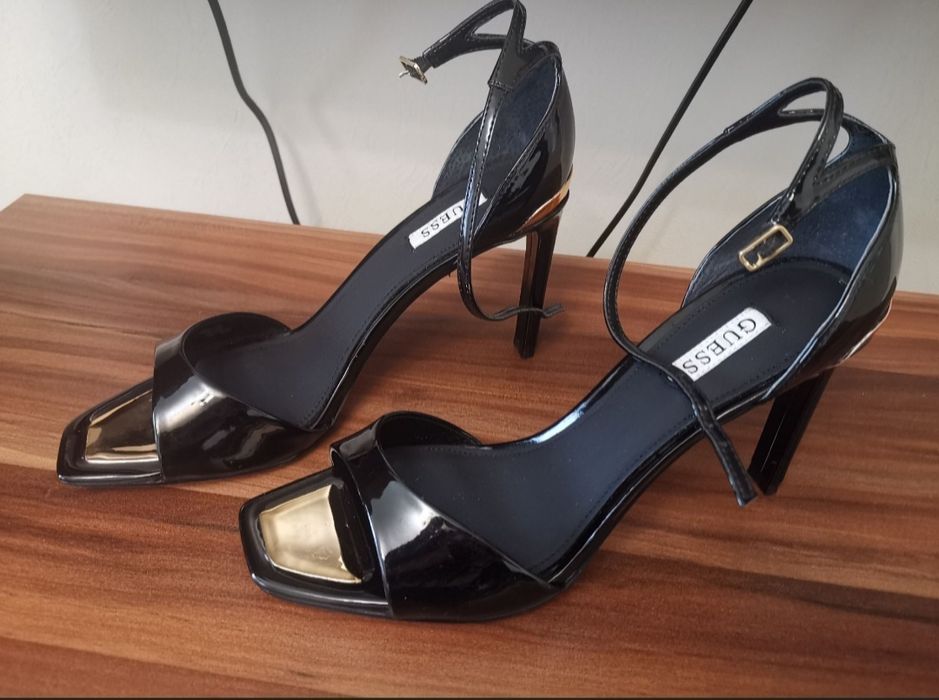 GUESS Дамски официални сандали, размер 41