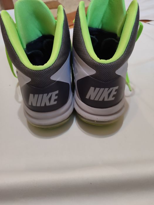 Adidași Nike nou nouți