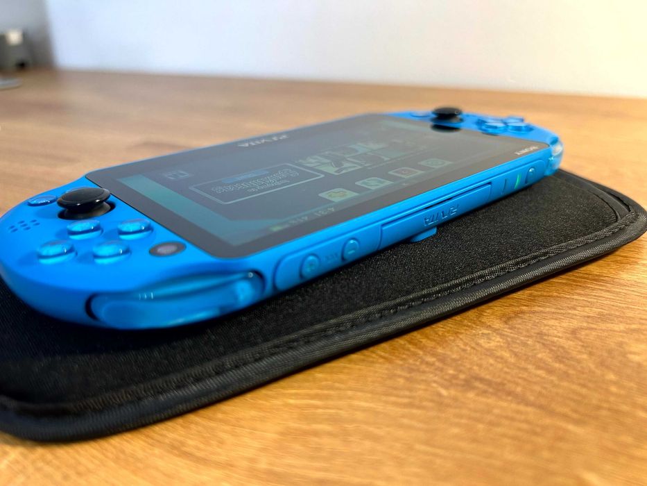PS Vita Slim Aqua Blue modată — 128GB, gata de joc