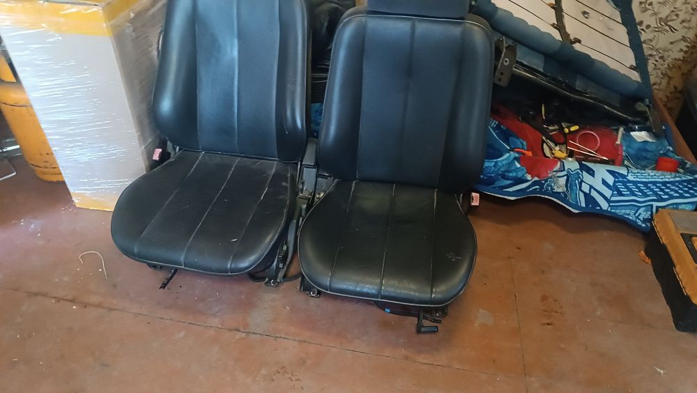 Продам сиденье на Мерседес 210