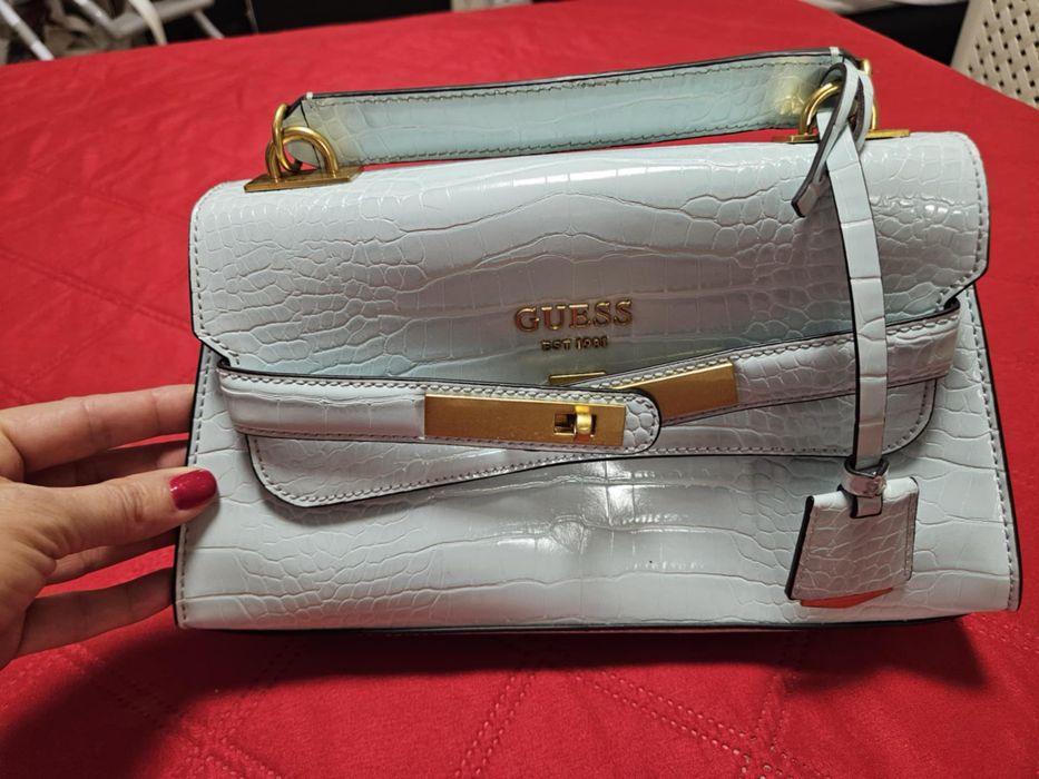 Продавам оригинална чанта Guess