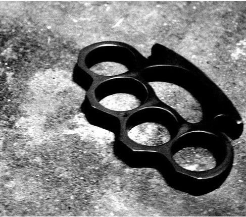 Черен метален бокс