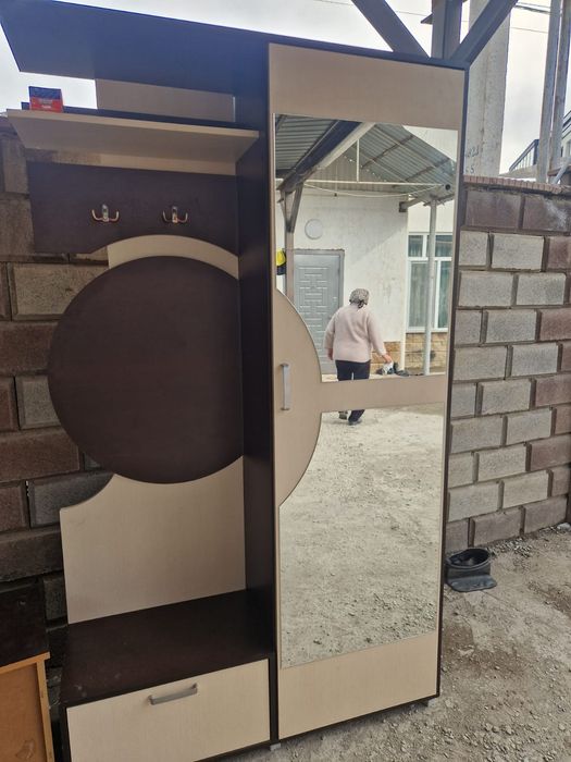 Срочно продам Прихожку шкаф.