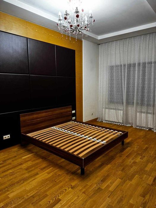Продам 2х-спальная кровать б/у 180/200