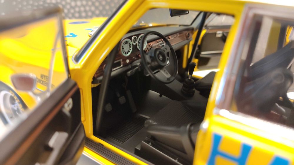 Macheta 1:18 Mercedes-Benz S-Klasse 300 SEL 6.8 AMG – 1/18 Minichamps