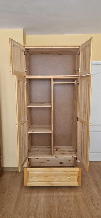 Гардероб от светъл Чам