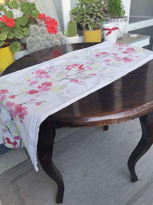 Маса кръгла разтегална масивно ДЪРВО и противовлажна покривка към нея