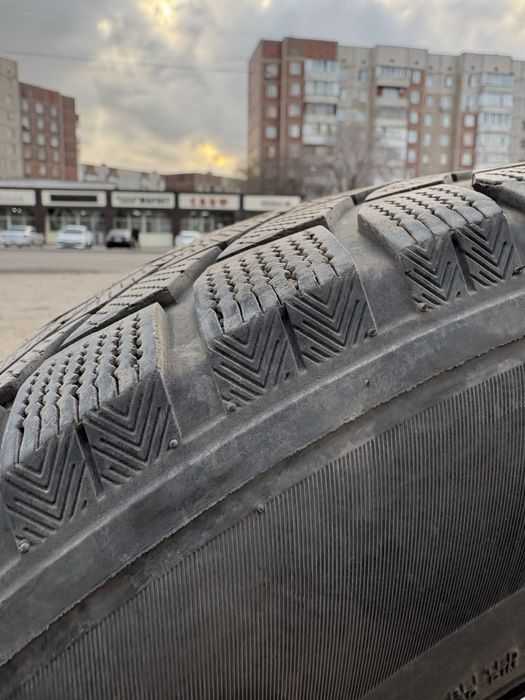 Продам автошины зимние 225/65/17