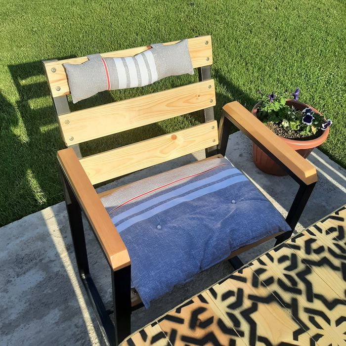 Продается дачный мебель.