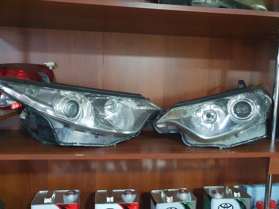 Фара б/у Toyota Estima-08