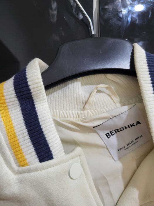 Geaca bomber Bershka mar. XS potrivita pentru S
