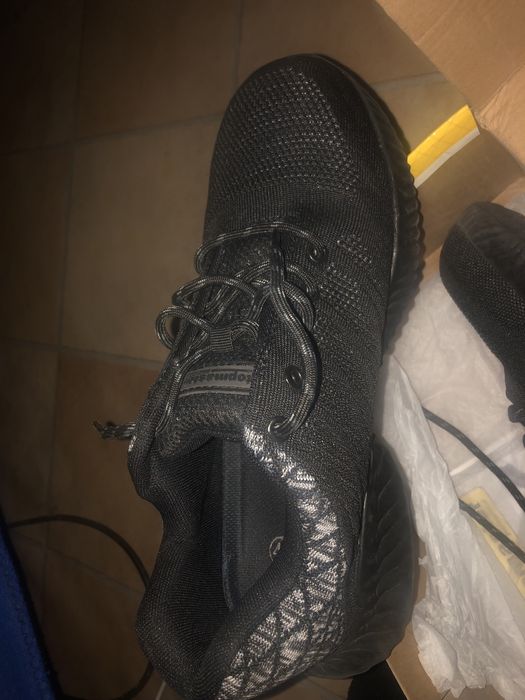 Нови обувки за работа