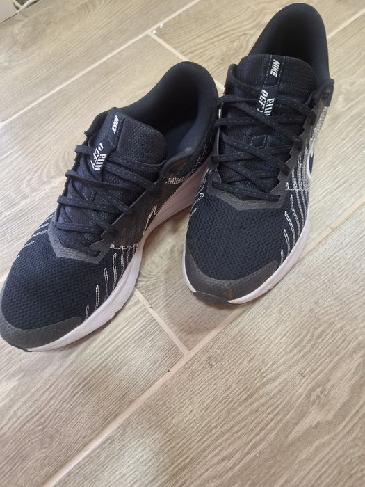 Маратонки  Nike в черно