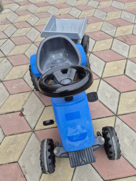 Продам детский трактор.