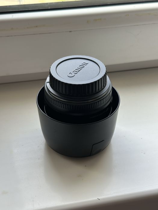 85mm 1.8f auto focus ishlaydi hech qanday qirilishlar yoq. yangiday