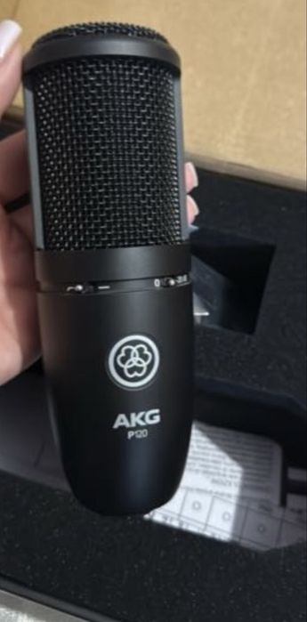 Микрофон AKG P120 черный