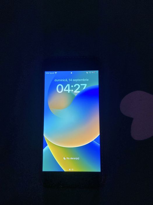 Iphone 8 product red