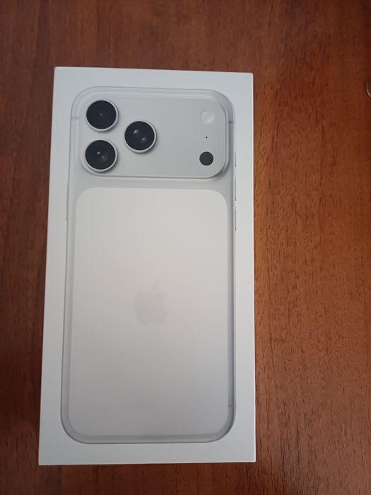 Продам айфон 17 про макс 256г