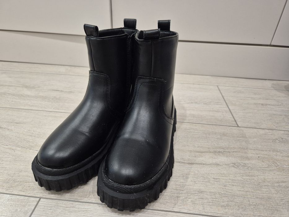 Продам почти новые сапоги.