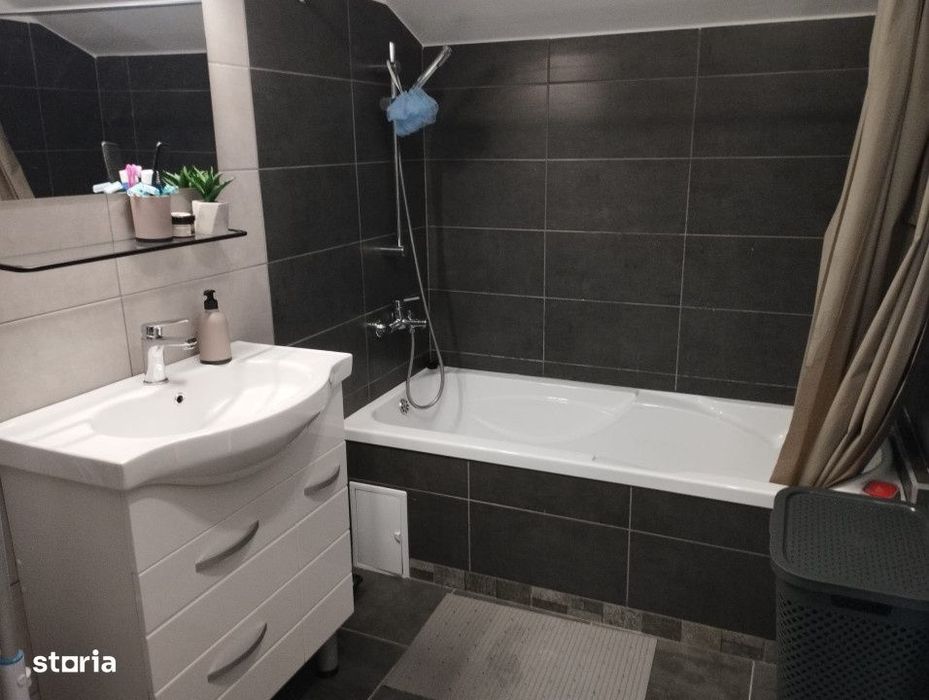 Apartament de 4 camere pe 2 nivele, 120 MP, 2 bai, zona Stejarului